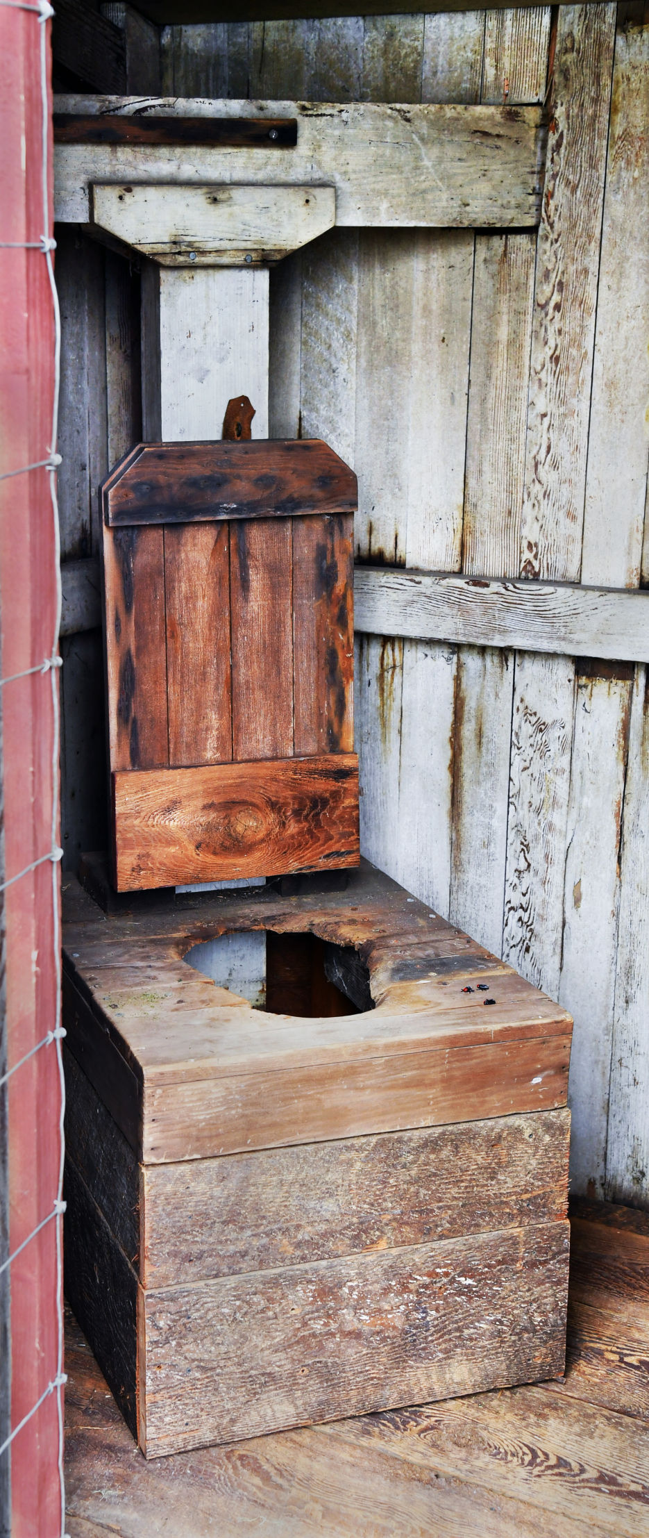 200618.life.rainierouthouse.pd7.jpg